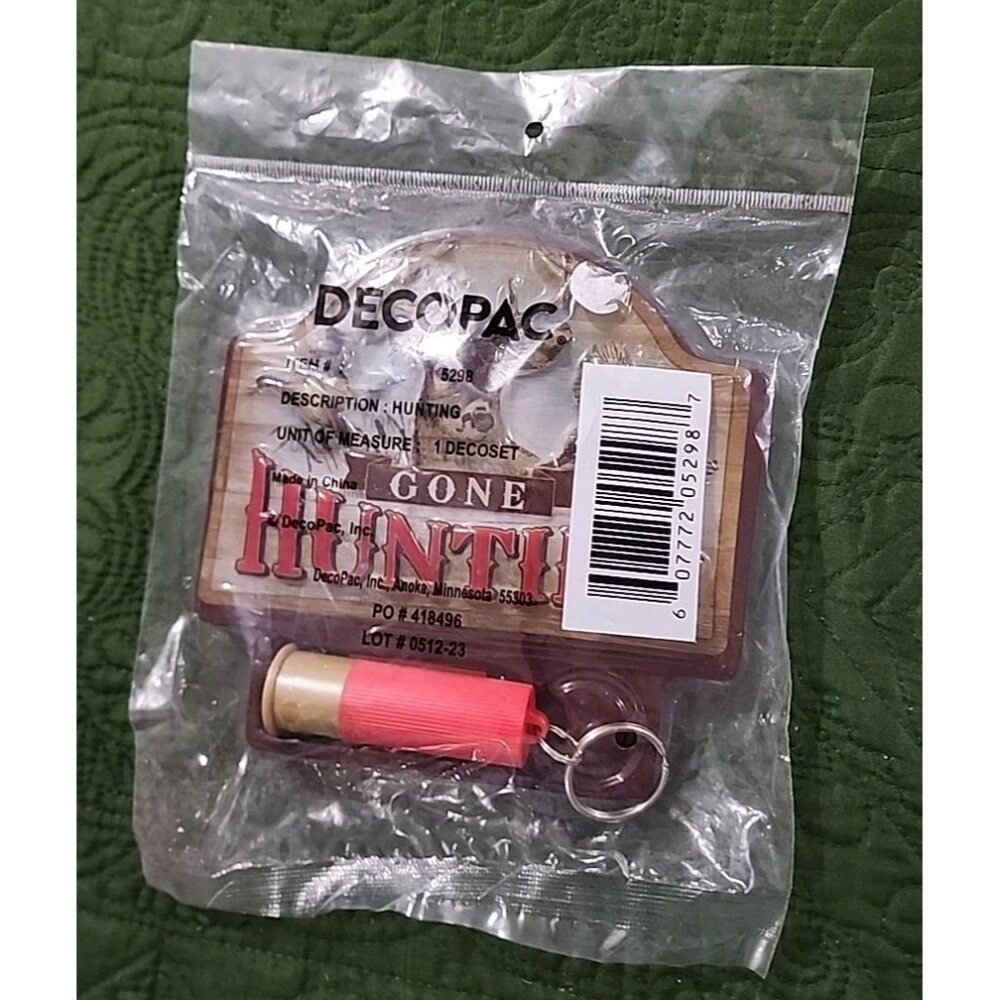 Decopac Gone HUNTING cake Decorating And Shotgun Keychain Kit Deer Grooms Cake